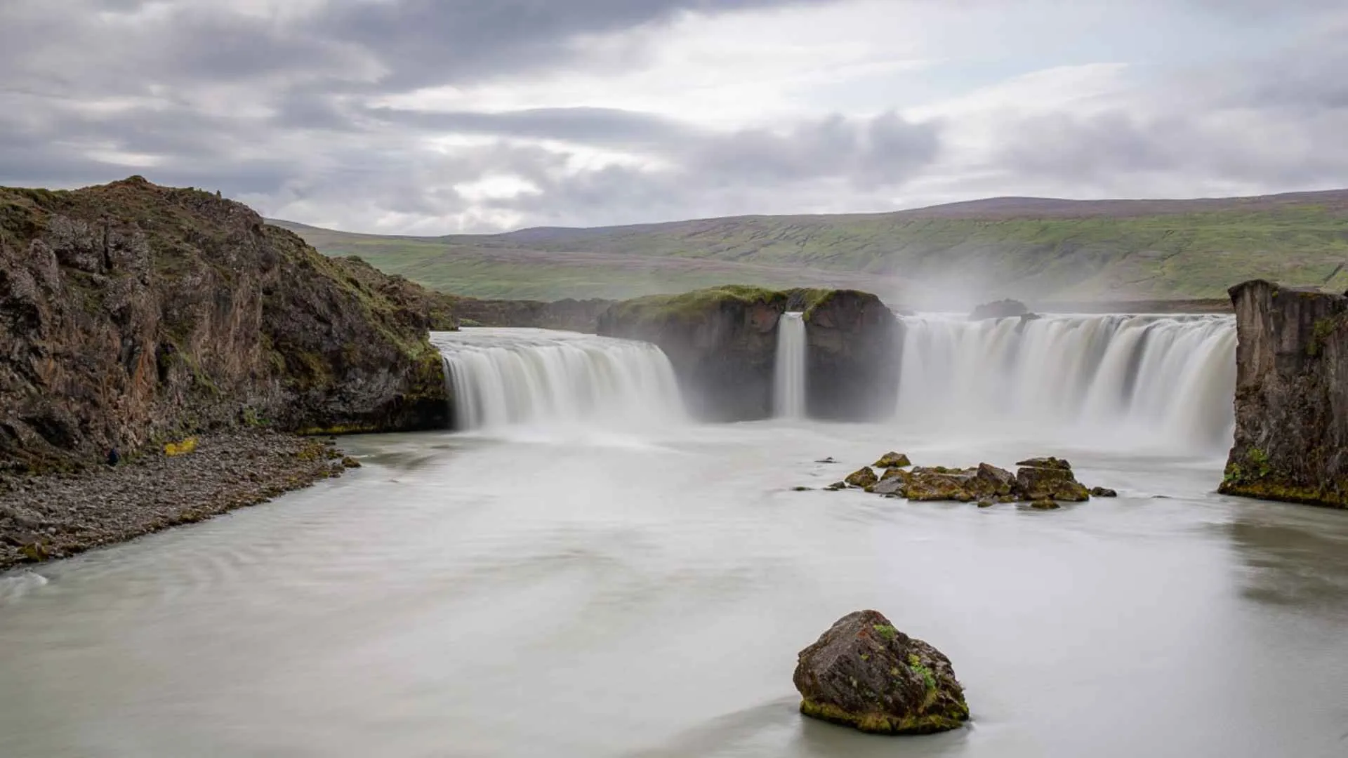 Goðafoss Waterfall, Iceland beautiful waterfalls