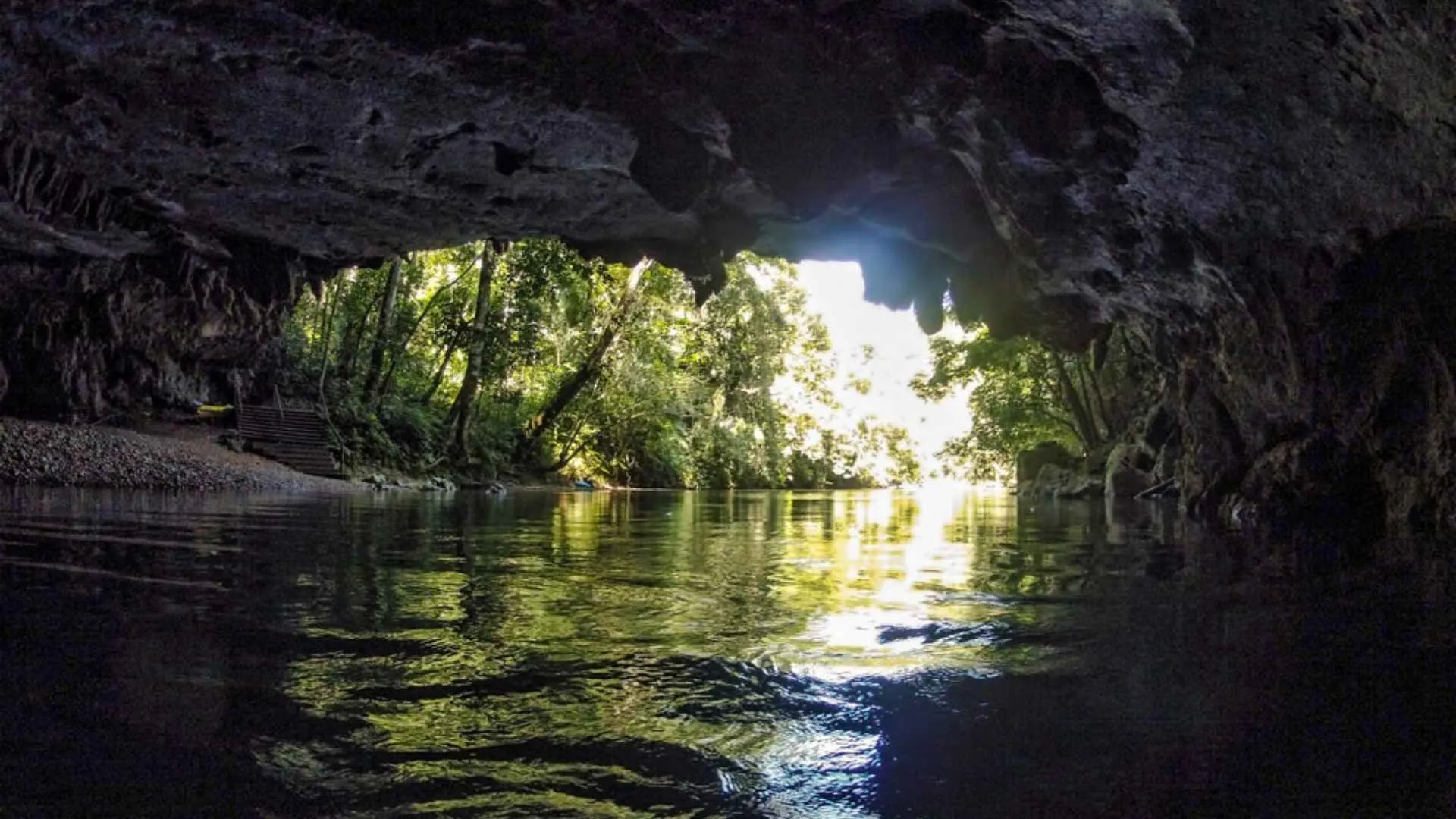 cruise to Belize City cave tubing