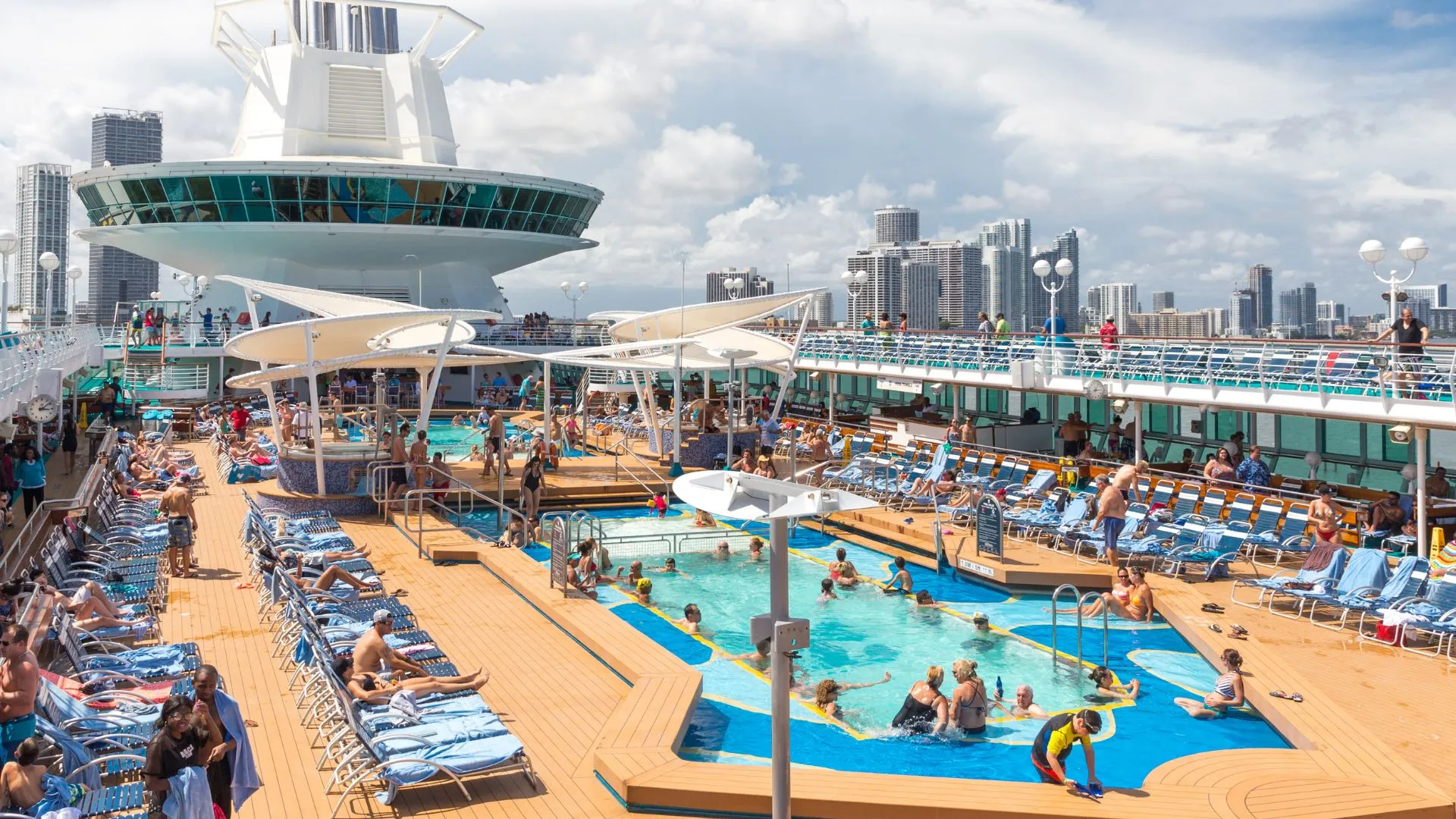 Modern cruises vs Titanic pools