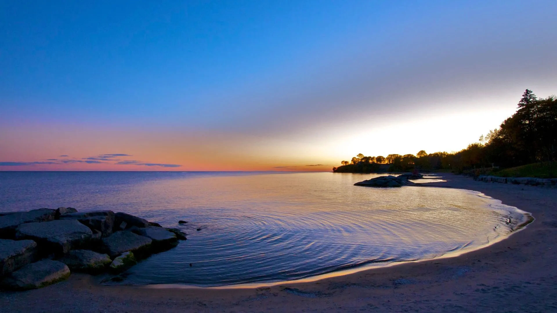 A twilight view on Lake Ontario