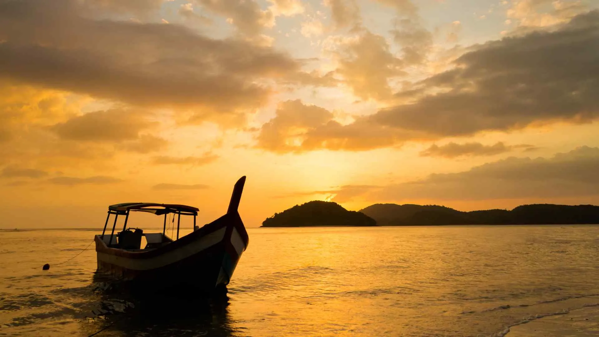 boat for sunset cruise in Langkawi