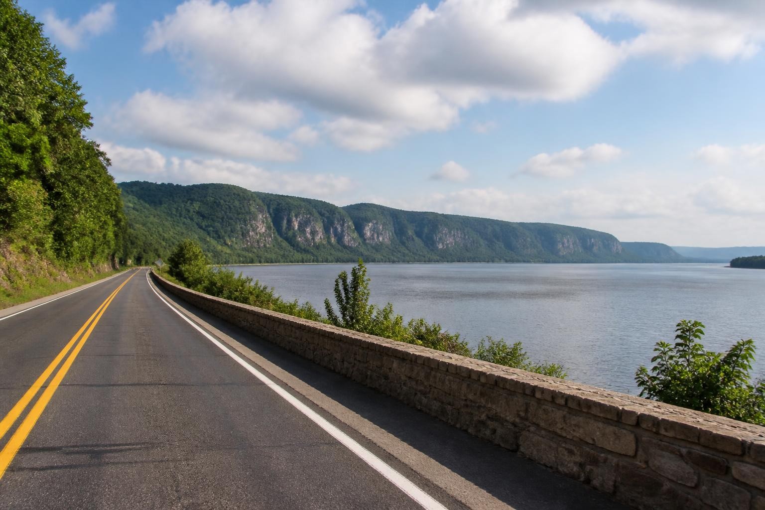Wisconsin Great River Road beside the Mississippi River and bluffs