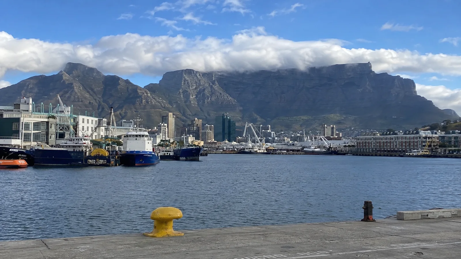 Harbor and city buildings beneath Table Mountain