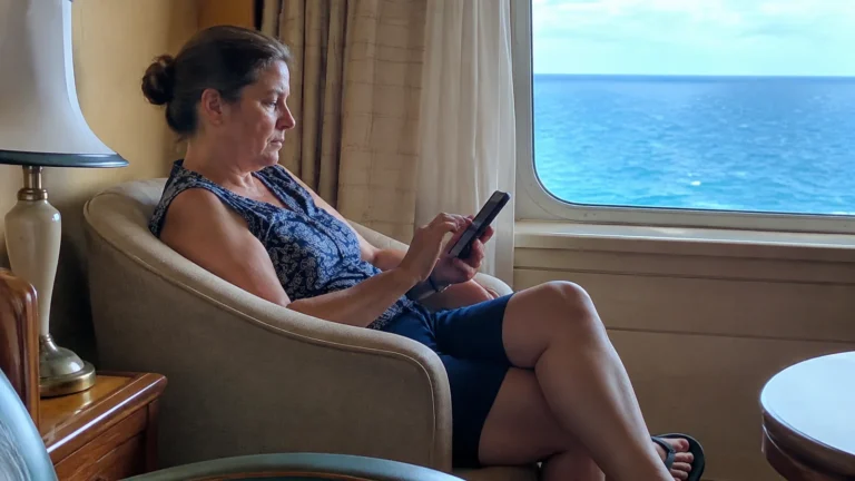 Cell Phones on Cruise Ships: Settings, Roaming and Port Use