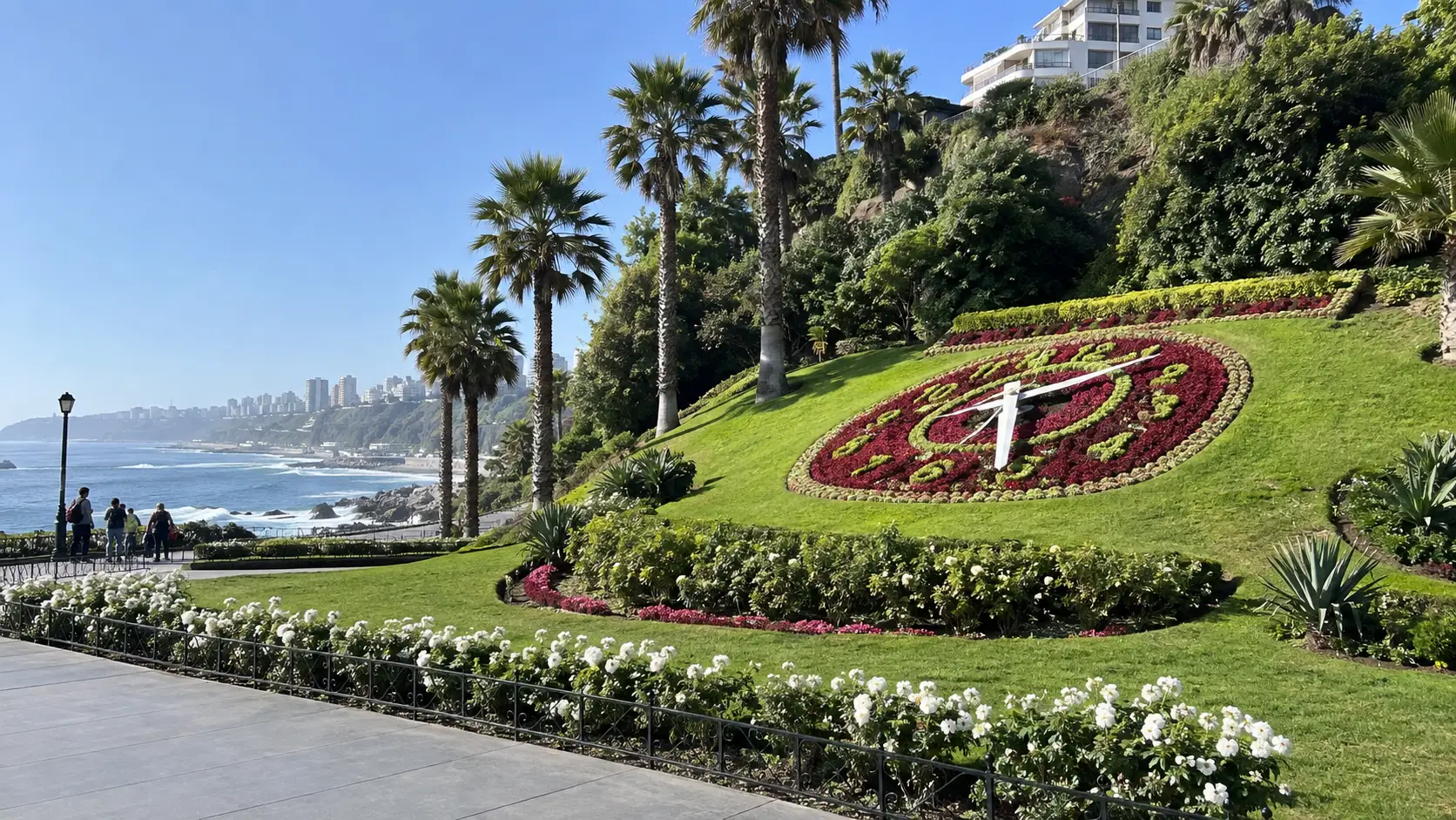 Flower clock and coastal gardens in Viña del Mar near Valparaíso.