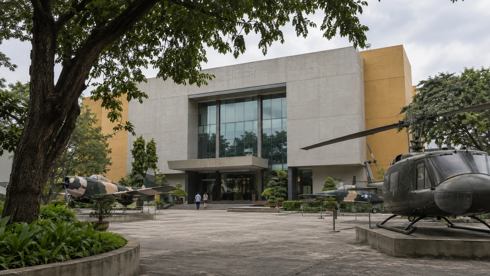 The War Remnants Museum exterior and historic aircraft exhibits in its quiet Ho Chi Minh City courtyard.