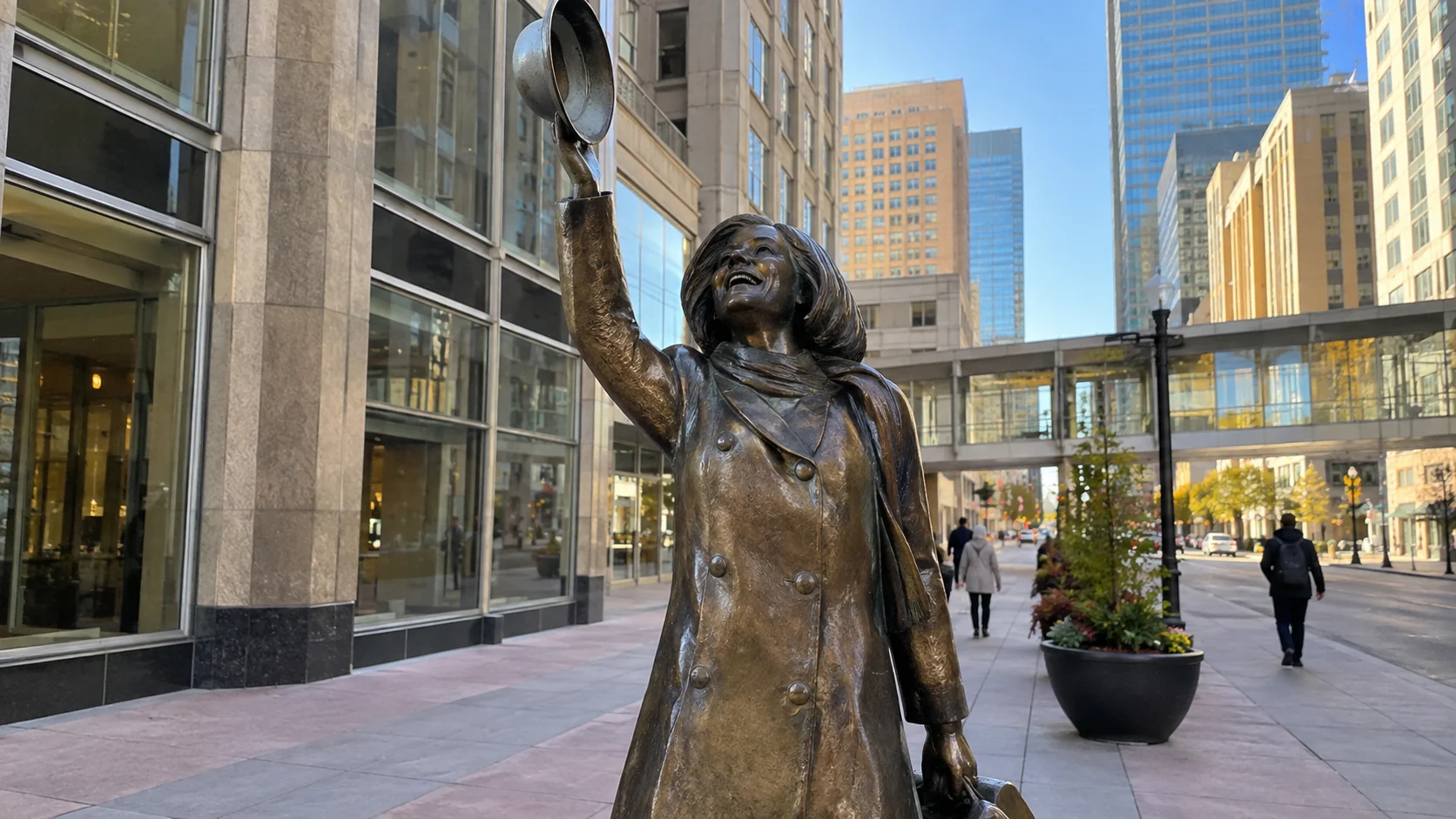 Mary Tyler Moore statue on Nicollet Mall in Minneapolis