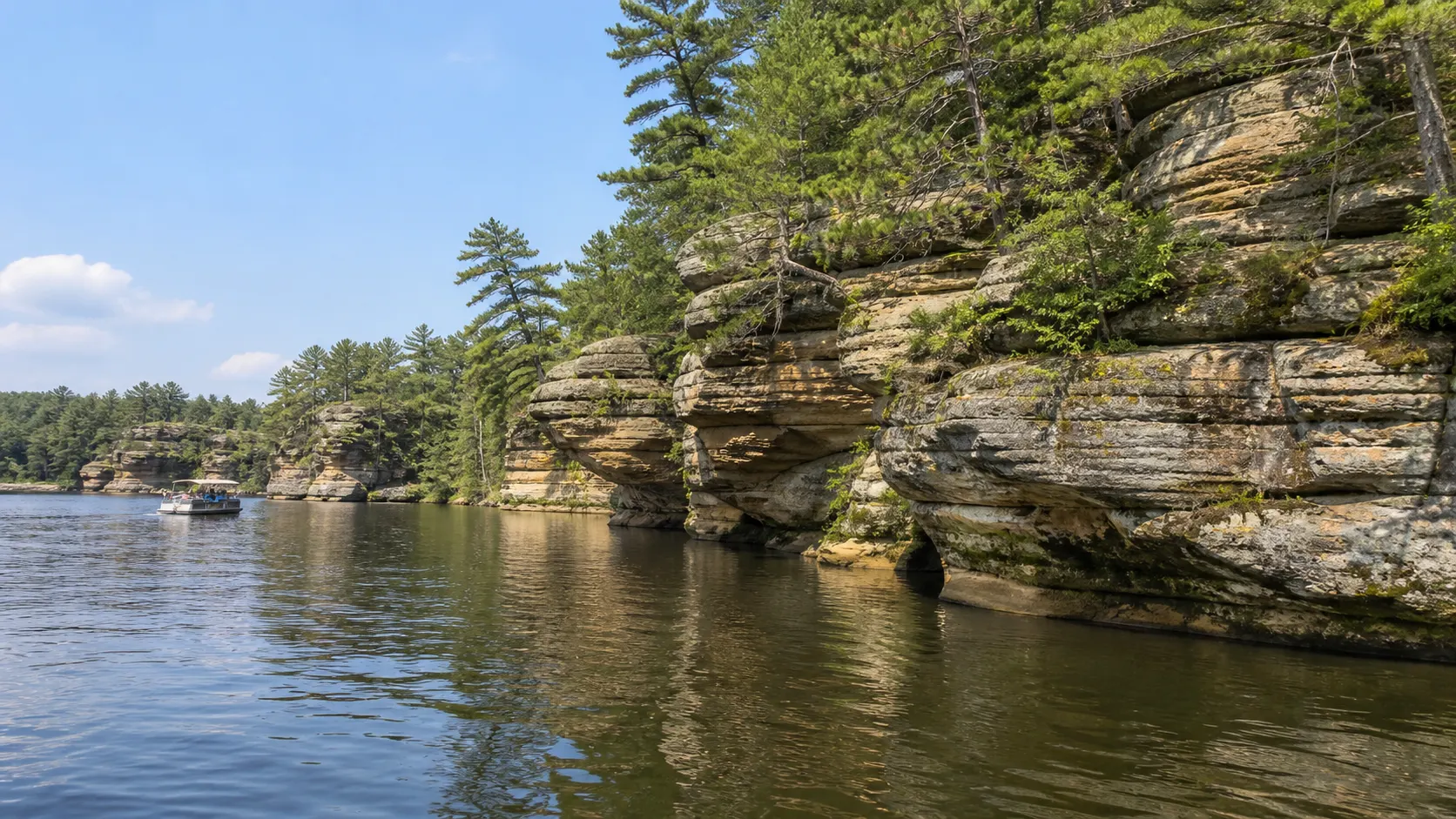 Sandstone cliffs along the Wisconsin River at Wisconsin Dells.